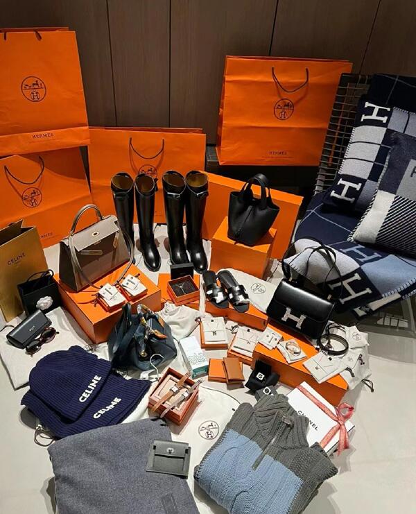 阿拉善盟回收奢侈品鞋服.jpg